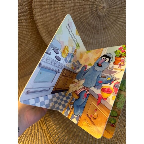 The Bunny Hop (Sesame Street): An Easter Board Book for Babies and ToddlersBook - Picture 10 of 11